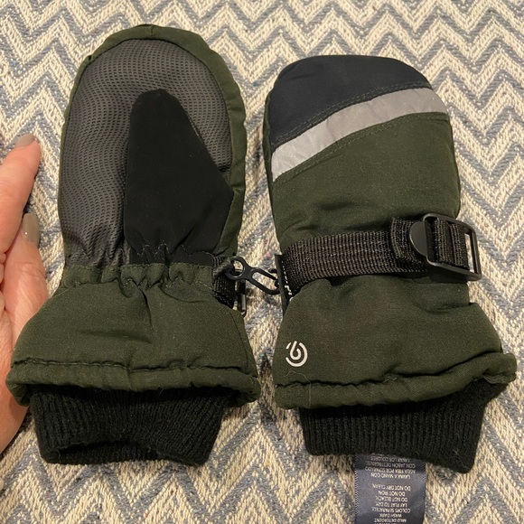 C9 by Champion Kids Waterproof Snow Mittens – Size 4/7 – Olive Green - Picture 3 of 5